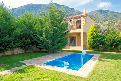 VILLA UPHORIA  with private pool and garden