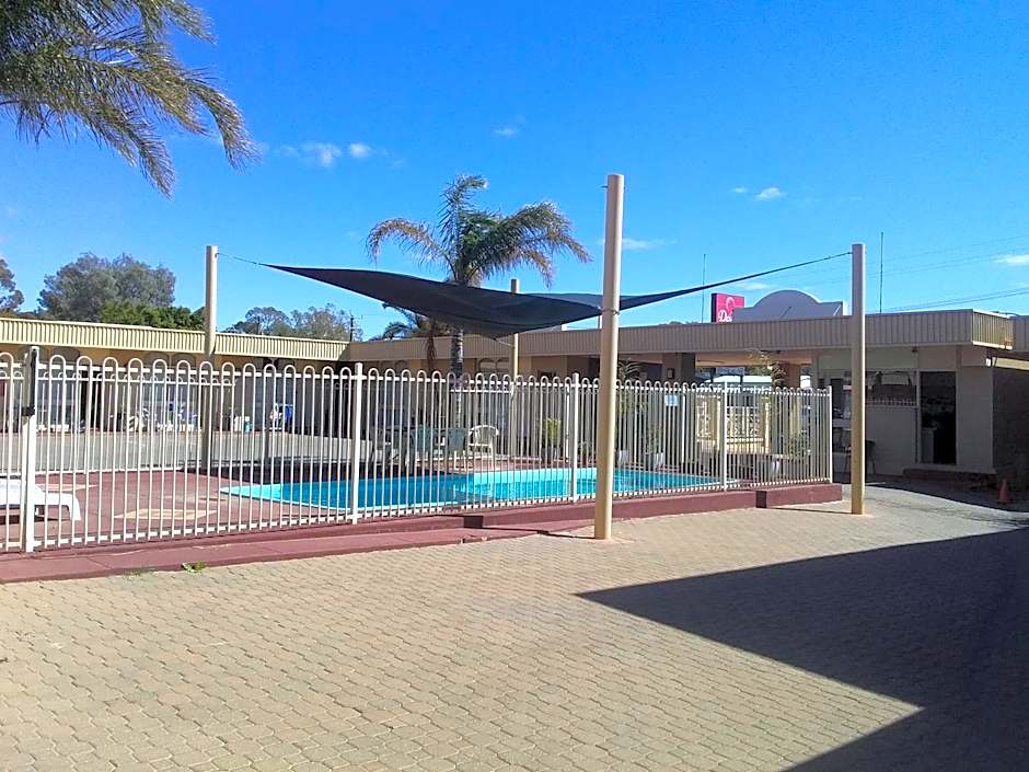 Desert Sand Motor Inn