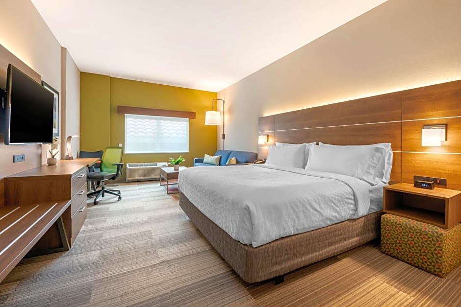 Holiday Inn Express & Suites St. Petersburg - Madeira Beach