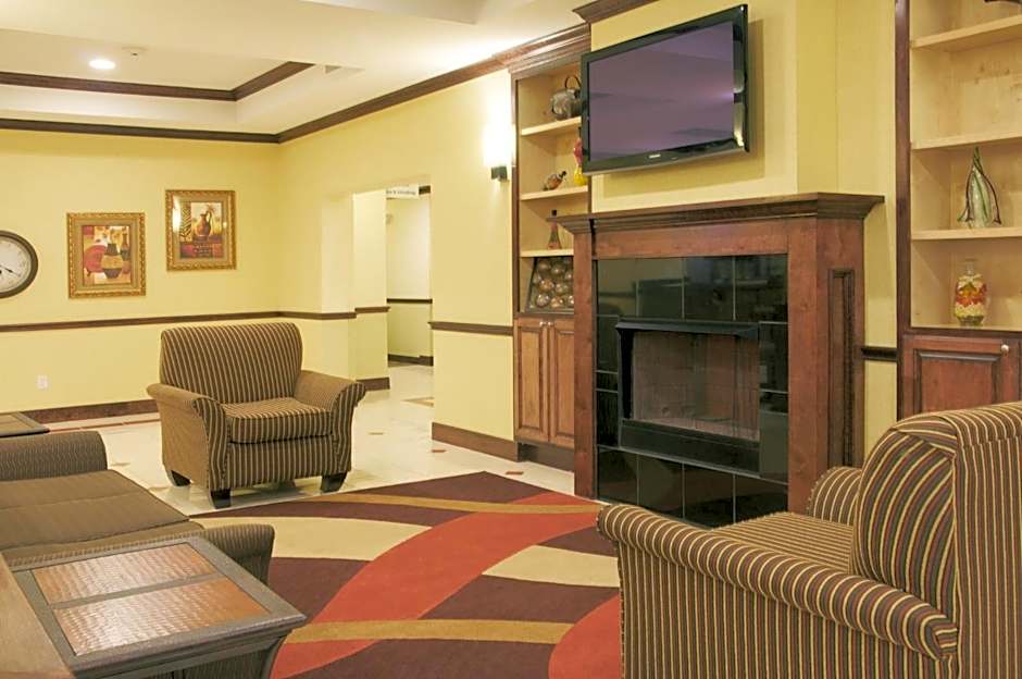 Holiday Inn Express Hotel & Suites Winnie By IHG