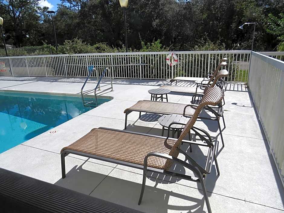 Holiday Inn Express & Suites Spring Hill By IHG