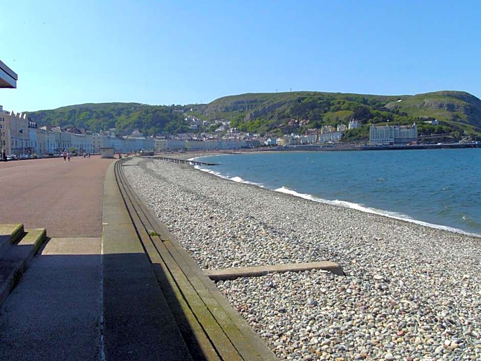 TREVONE, Llandudno