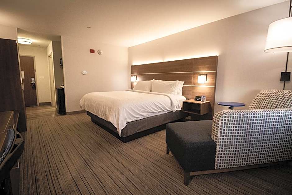 Holiday Inn Express And Suites Boston South - Randolph By IHG