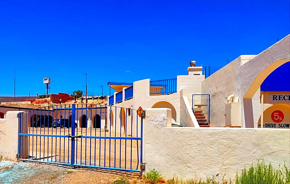 Radeka Downunder Underground Motel