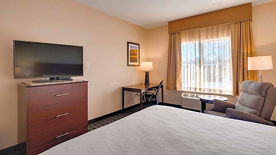 Best Western Plus Gateway Inn & Suites
