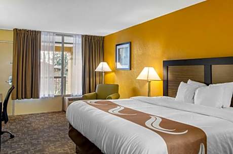 1 Queen Bed Nonsmoking