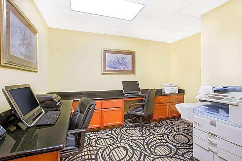 Holiday Inn Express Mobile I 65 By IHG