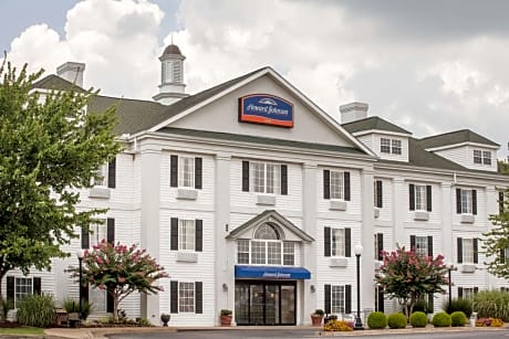 Howard Johnson by Wyndham Jackson