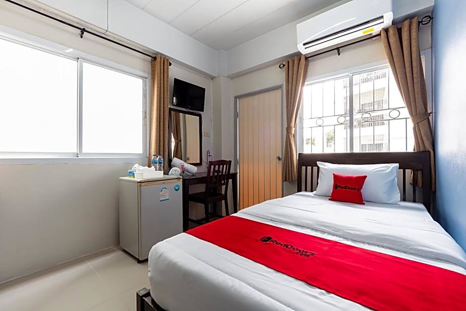 Reddoorz SI - FAH @ Bangsaen Hotel