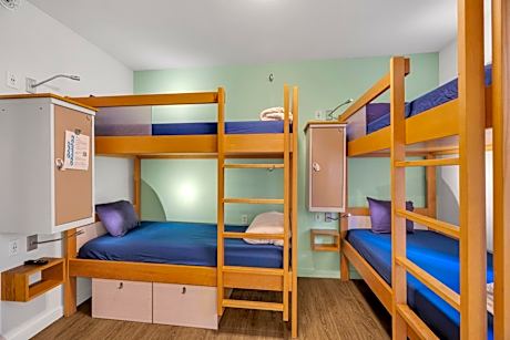 Quadruple Room with Bathroom