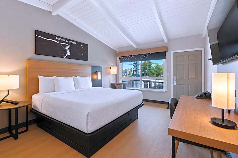 Thunderbird Lodge