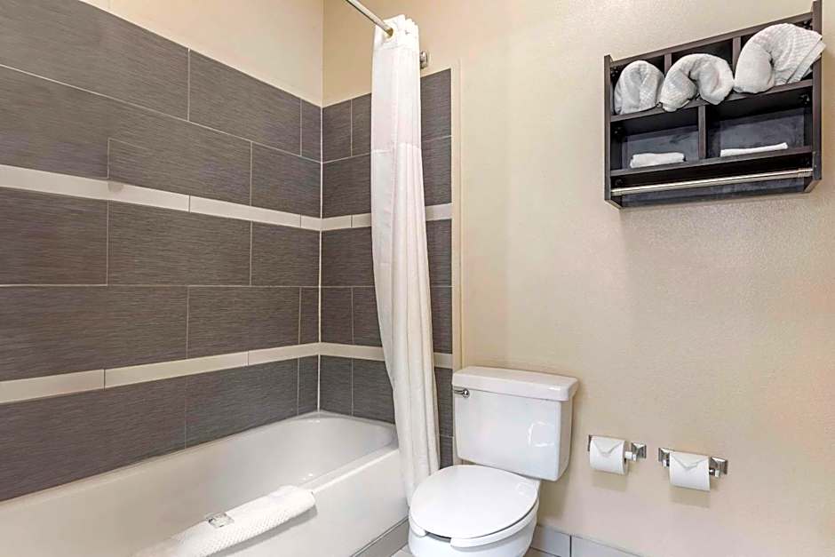 Quality Inn & Suites Wichita Falls I-44