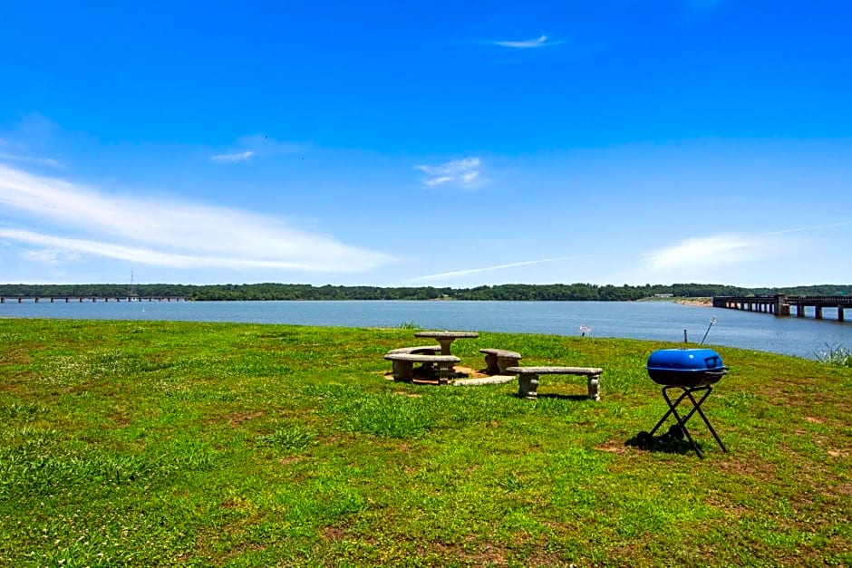 Clarion Pointe on the lake Clarksville-South Hill West