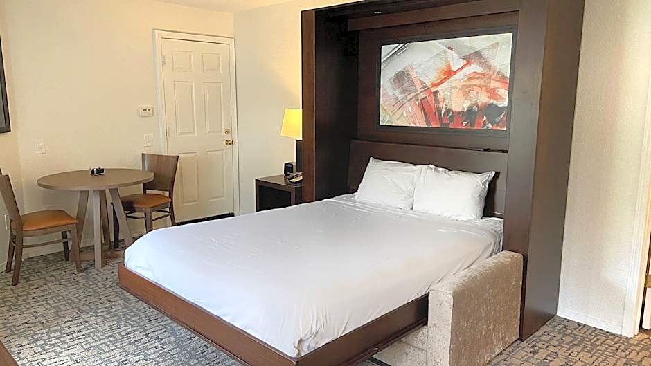 Wyndham Branson at The Falls