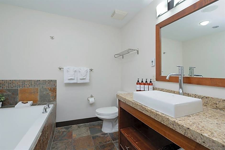 Heavenly Mountain Condo - Outdoor Hot Tubs & Steam Room