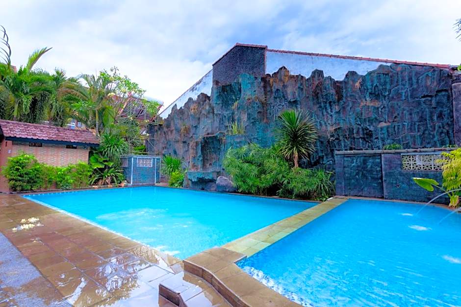 Hotel Mahkota Plengkung