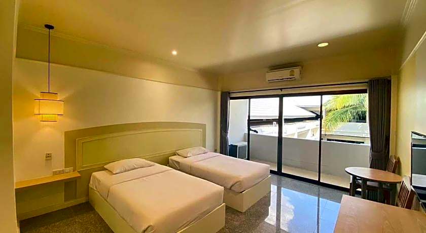 Golden Land Hotel