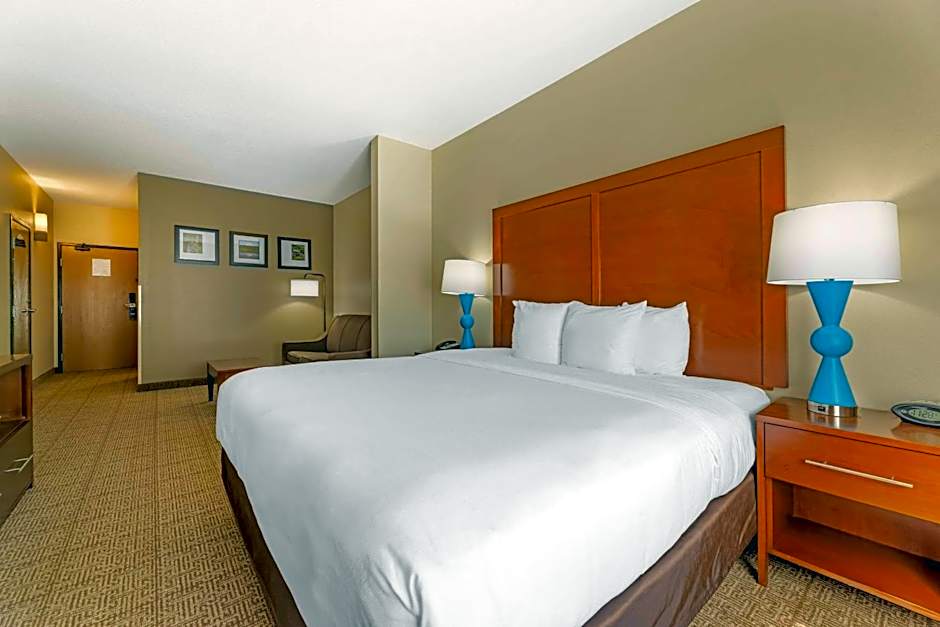 Comfort Suites Near Vancouver Mall
