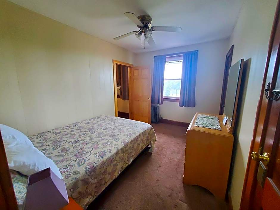 Lakewood Lodge & Restaurant