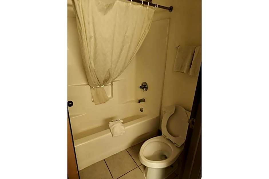 Amerihost Inn & Suites - Mexico