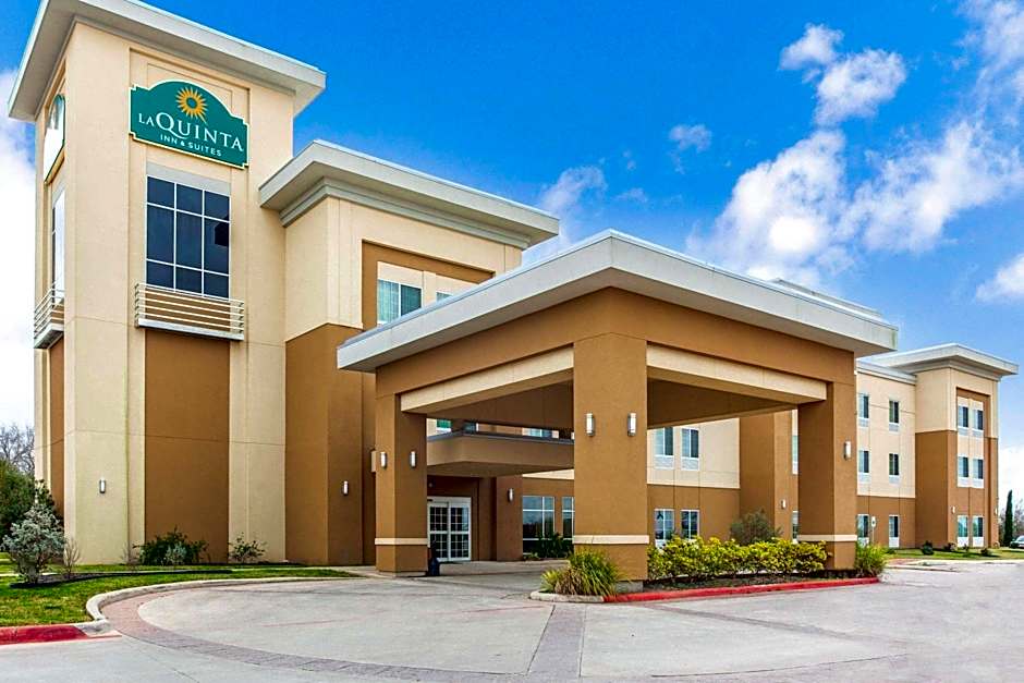 La Quinta Inn & Suites by Wyndham Gonzales