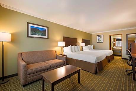 Queen Room with Two Queen Beds - Hearing Accessible