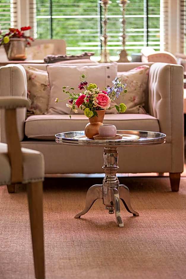 Zenzez Hotel & Lounge