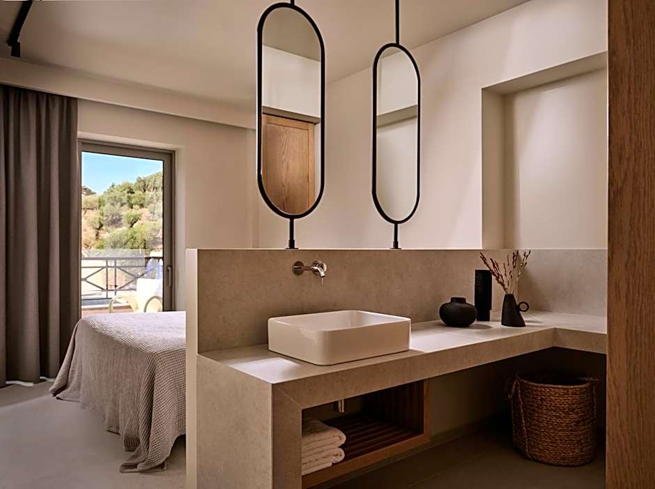 Alamis Hotel & Apartments