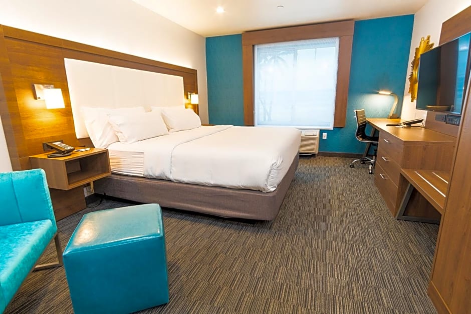 Holiday Inn Express Hollywood Walk of Fame By IHG