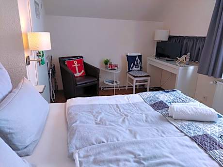 Twin Room with Private External Bathroom