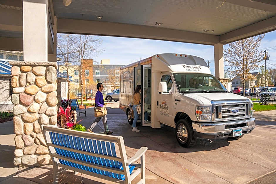 Park Point Marina Inn