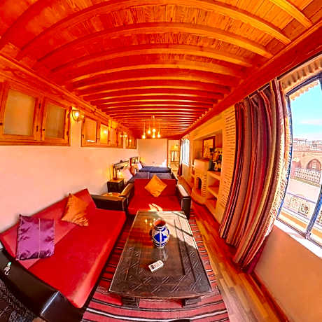 Deluxe Room (2 Adults + 1 Child)