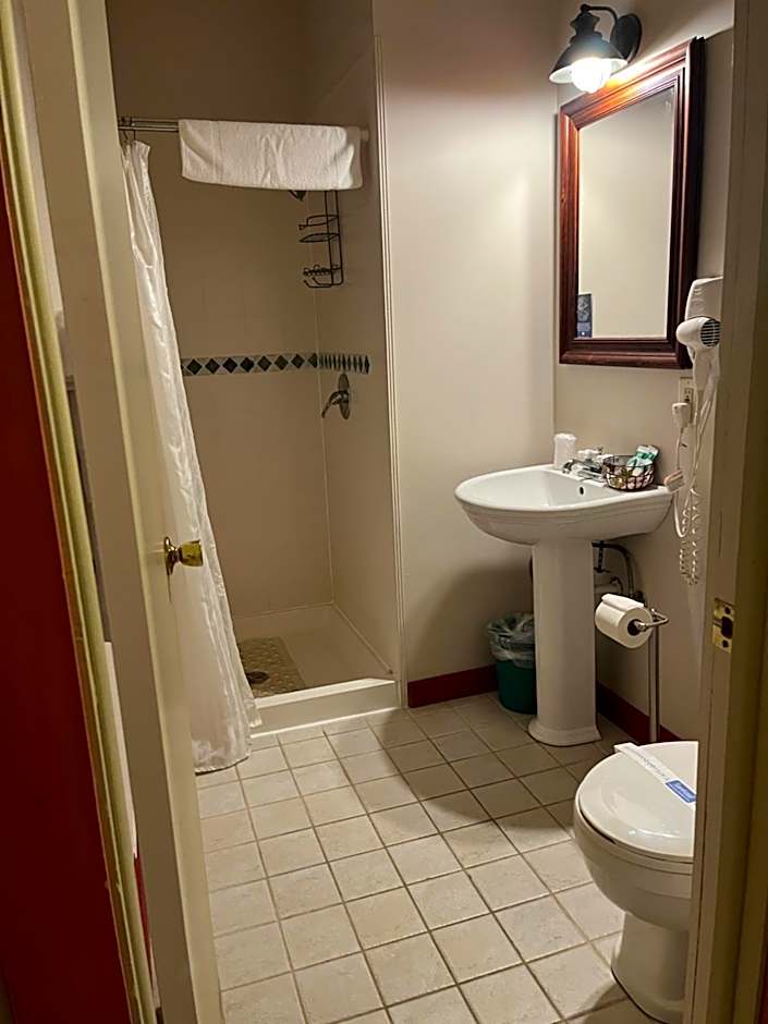 Vinehurst Inn & Suites