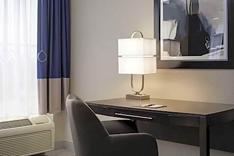 King Room with Tub - Mobility and Hearing Access