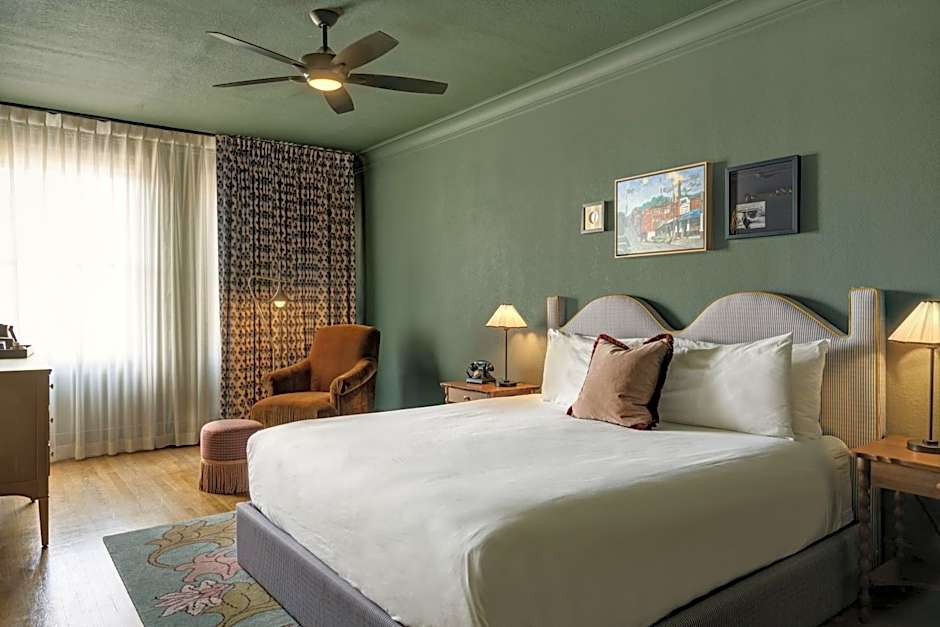 Photo 1 of 8 of Deluxe 1 King Bed