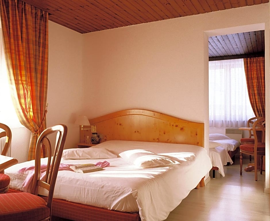Logis Hostellerie Motel Au Bois Le Sire