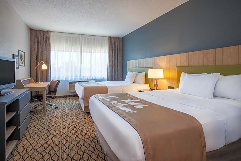 Days Inn & Suites by Wyndham Rochester Hills MI