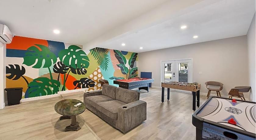 Palm Cove Motel