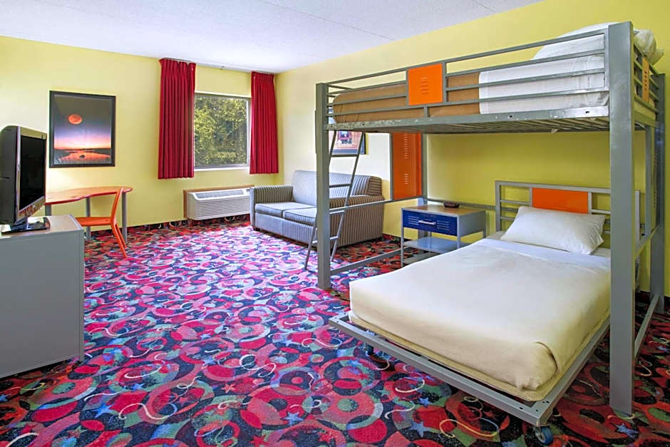 Ramada by Wyndham Bettendorf