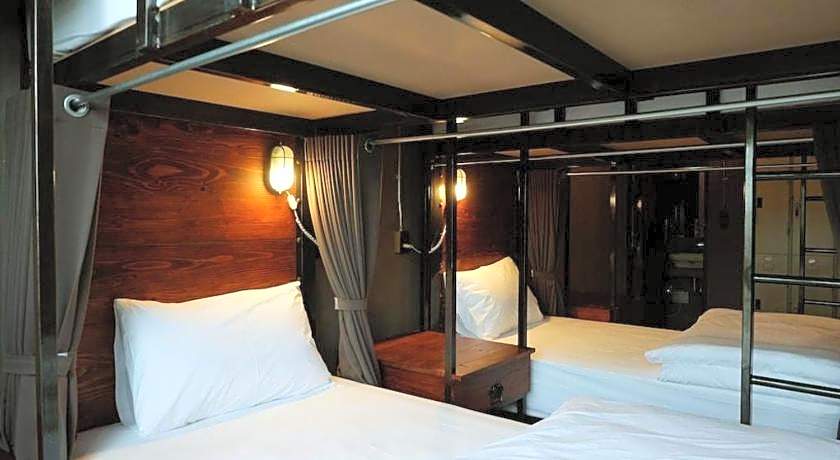 Rider Bedroom Hostel & Cafe