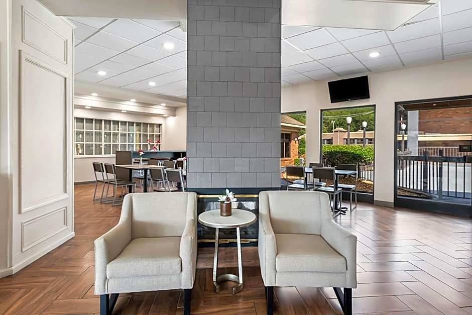 Quality Inn & Suites Fayetteville I-95