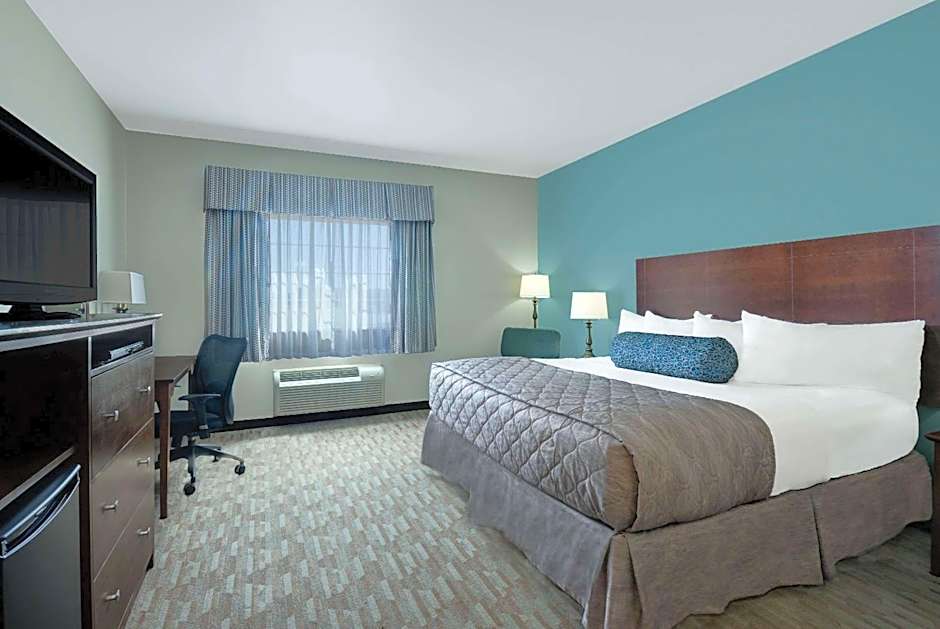 Baymont by Wyndham Minot