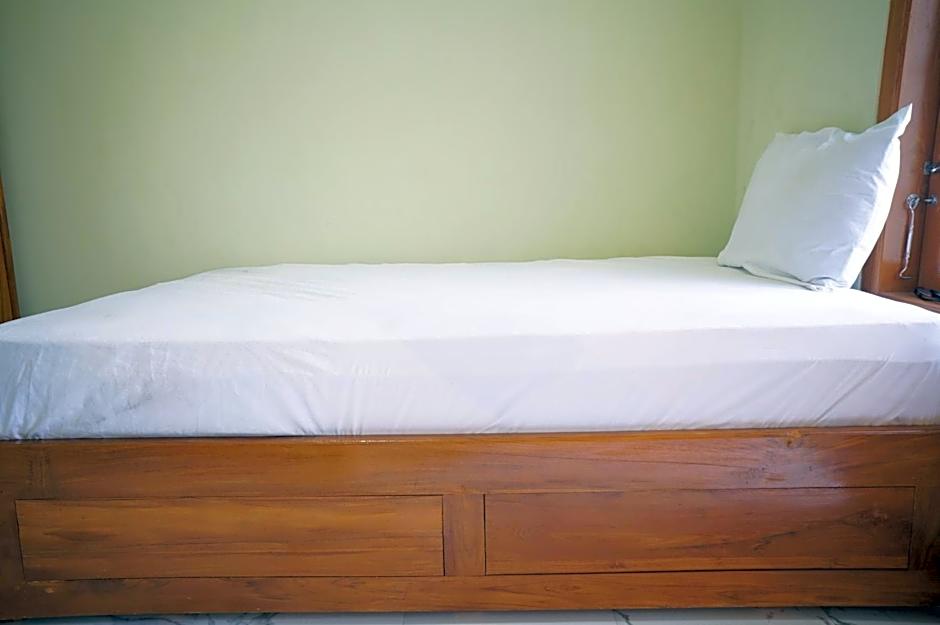 OYO Life 93382 Gajayana Kost Female Only Syariah