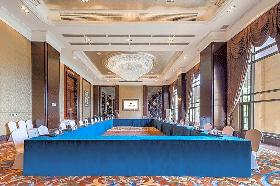 Suqian Shangyang Lake New Century Hotel