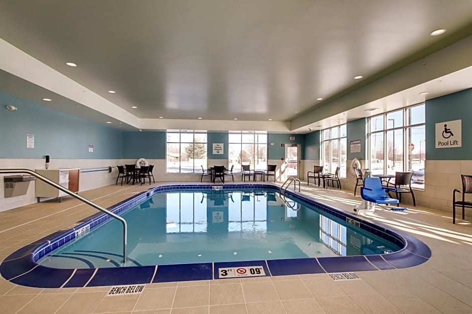 Holiday Inn Express & Suites Galesburg By IHG