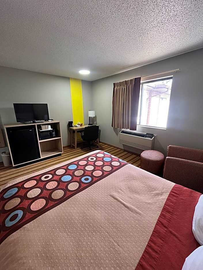 Photo 1 of 6 of 1 Queen Bed, Accessible