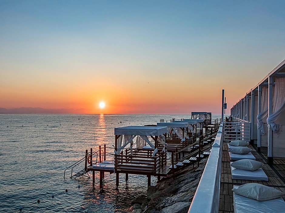 Rixos Sungate Hotel