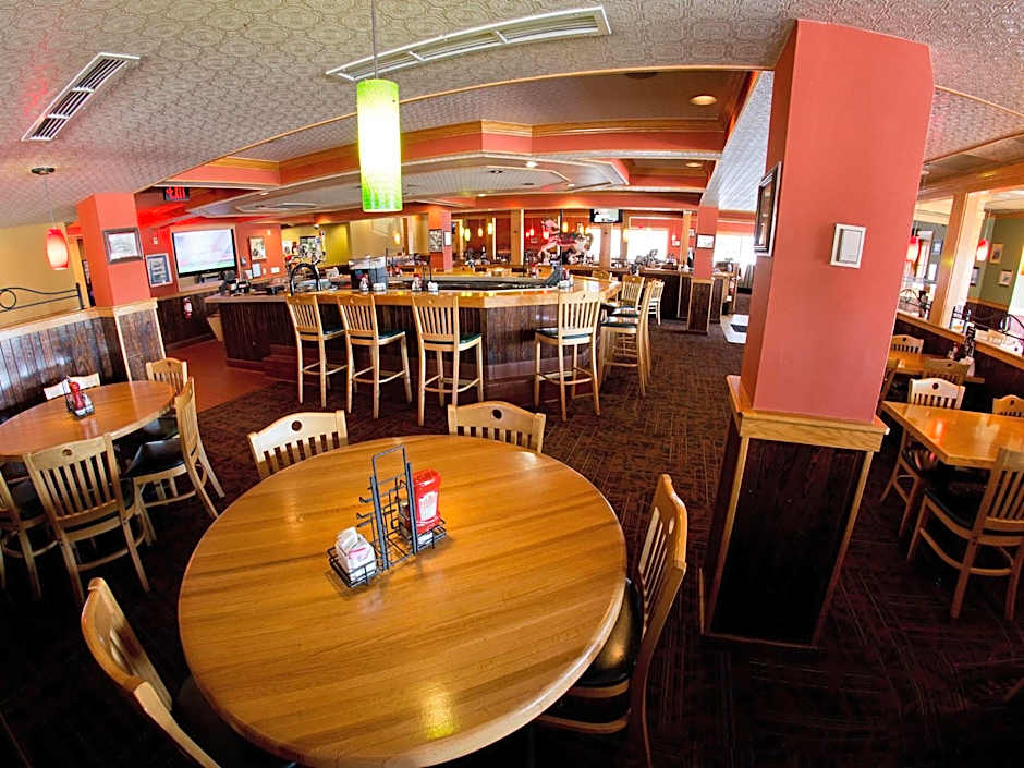 Oakes Hotel Overlooking The Falls