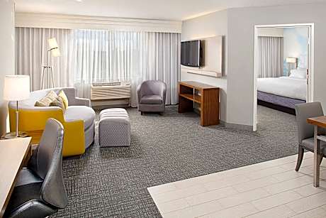 Studio Accessible King Size Bed