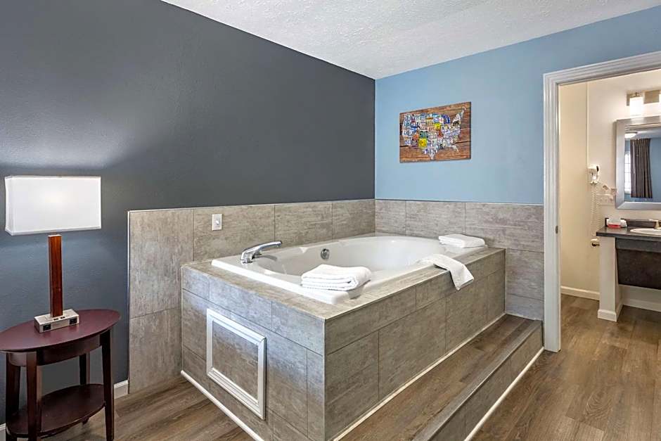 Econo Lodge Inn & Suites Sandusky South